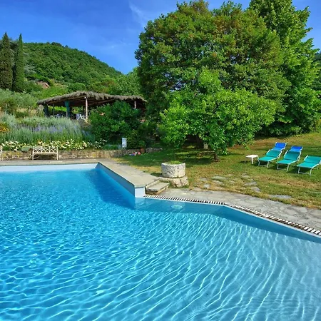 Sleeps 6 T241296
